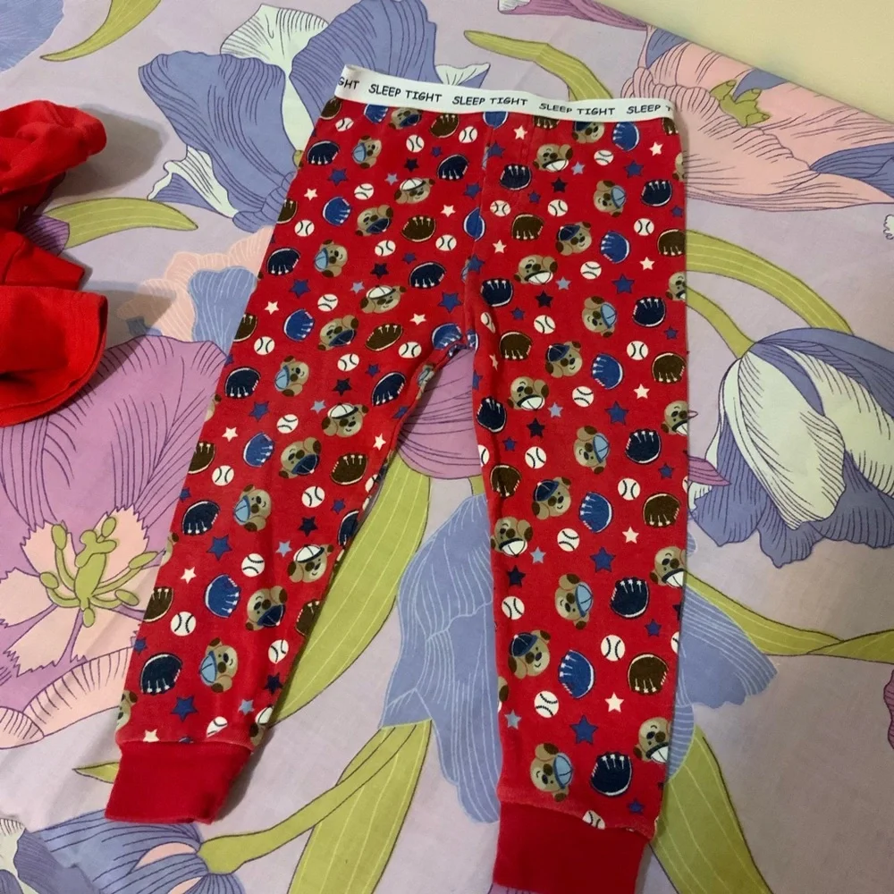 Like New Carter’s Pajamas 2 Pc Set Waiting Up for Santa print